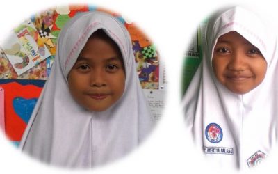 Siswi SDIT Al Hasanah Menerima Hadiah Lomba MTQ Kota ke-XXXIII