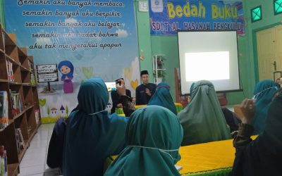 Perpustakaan SDIT Al Hasanah 1 Adakan Bedah Buku Rutin untuk Guru dan Karyawan