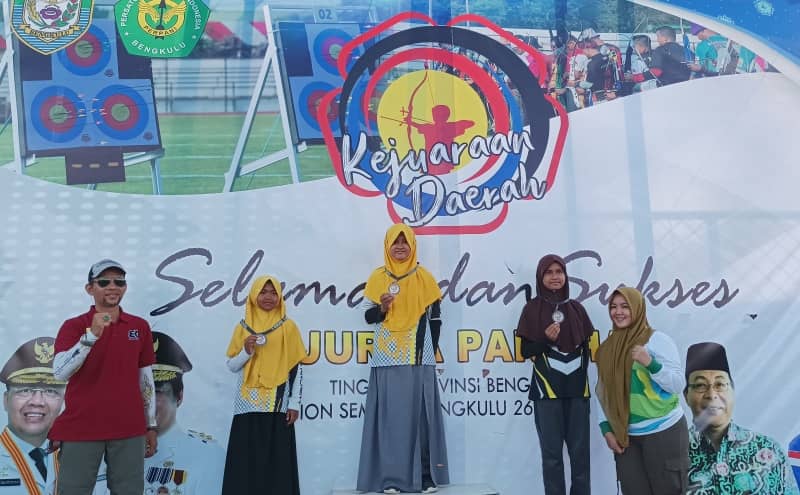 Raih 2 Medali di Kejurda Panahan Provinsi Bengkulu, Siswi SDIT Al Hasanah 1 Menuju Kejurnas Panahan Junior 2022