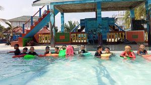 ekstrakurikuler-renang-sdit-al-hasanah-2-melatih-kebugaran-dan-keberanian-siswa-3